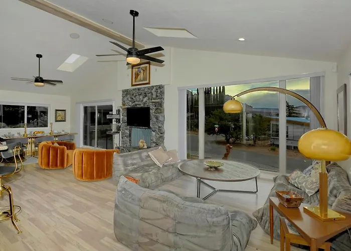 Bohemian Rhapsody Retreat Holiday home *